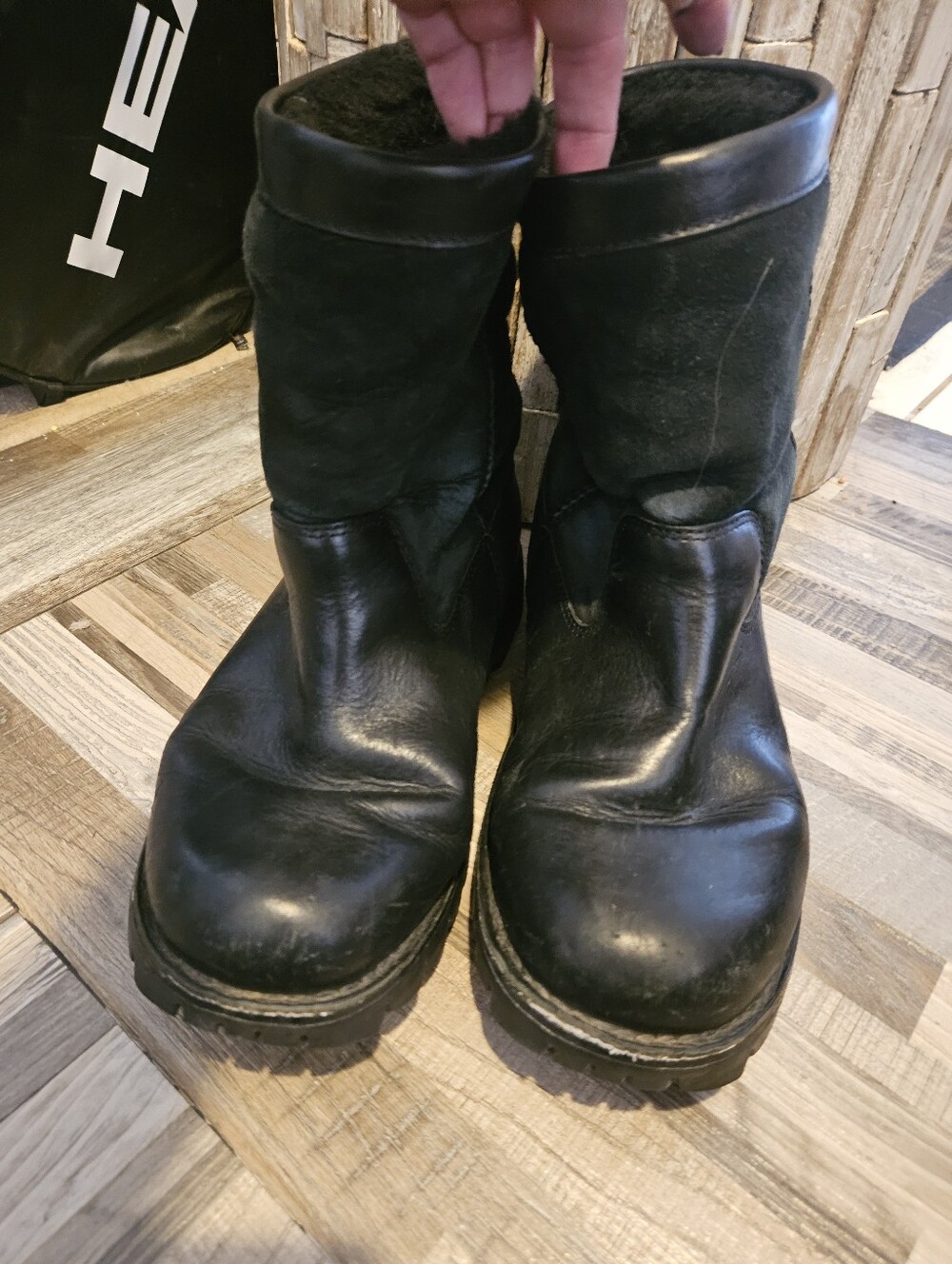 Vintage UGG Australia Beacon Black Leather Sheepskin Boots (Style #54859). 9M